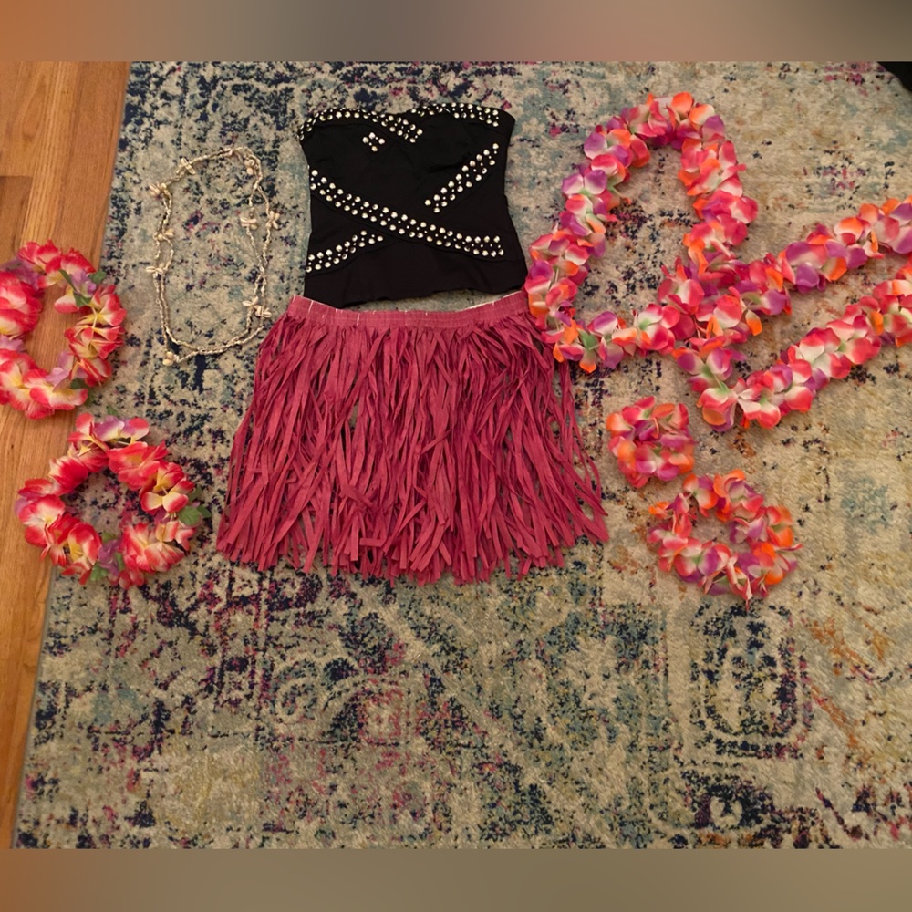 Hula Costume Women’s Custom Top Medium Bebe Skirt Shell Necklace & Flowers 🌸